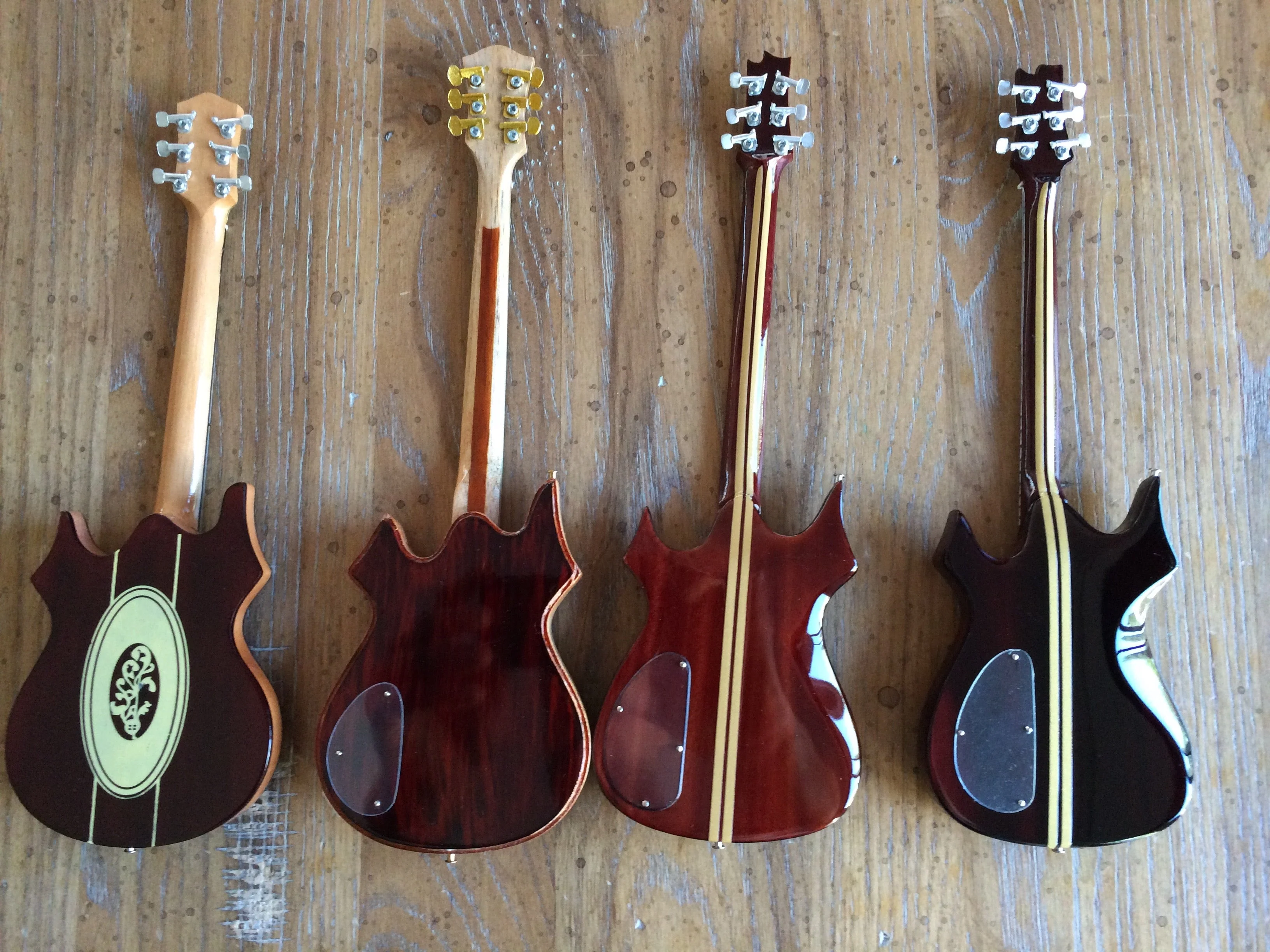 JERRY GARCIA™ - TRIBUTE SET OF 6 - MINI GUITAR - Image 4