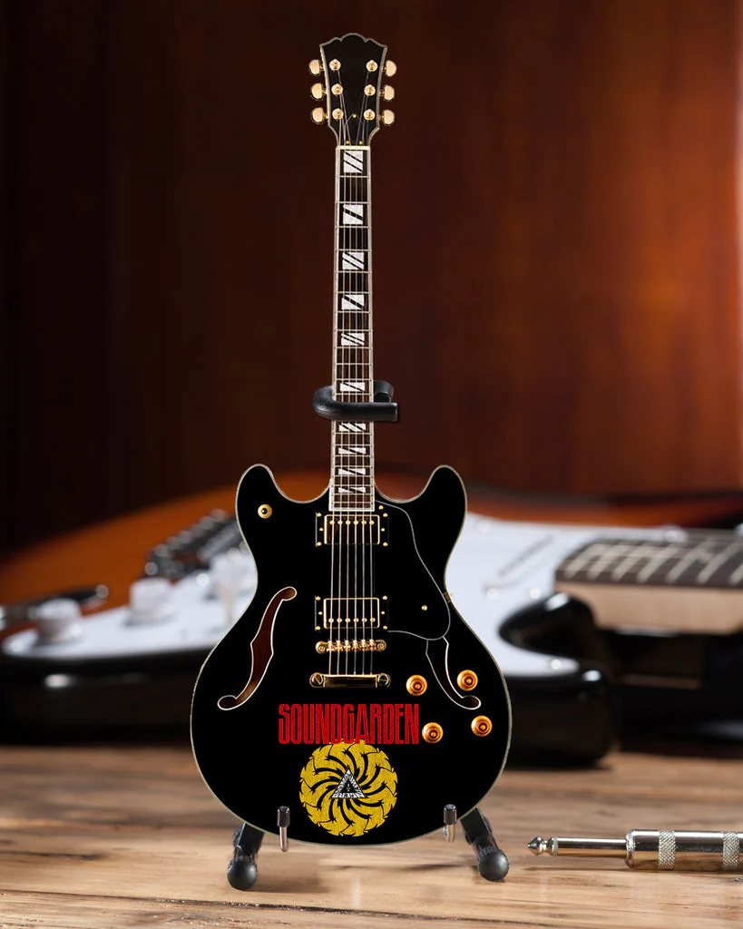 SOUNDGARDEN - BADMOTORFINGER MINI GUITAR