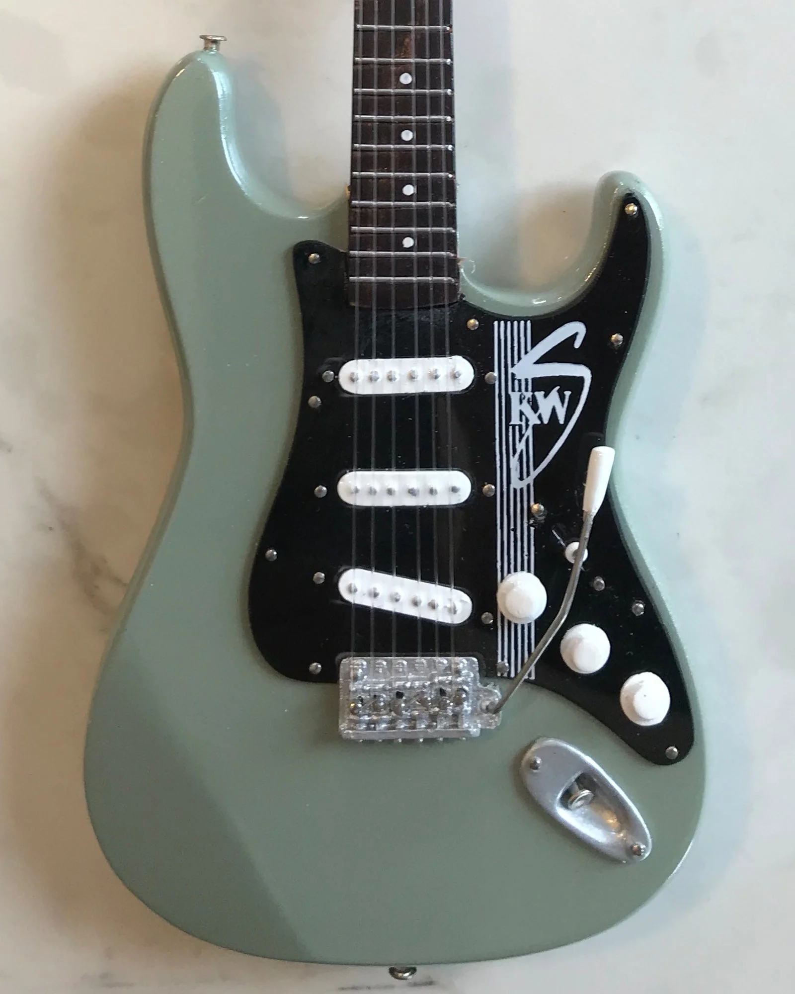 KENNY WAYNE SHEPHERD - SIGNATURE FENDER™ STRAT™ KWS GREEN - MINI GUITAR - Image 2