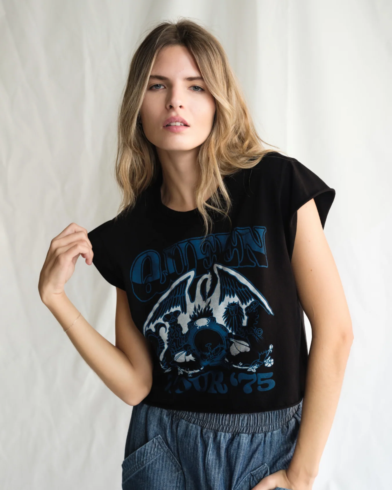QUEEN - TOUR OF 1975 CROPPED BOXY TEE - Image 2