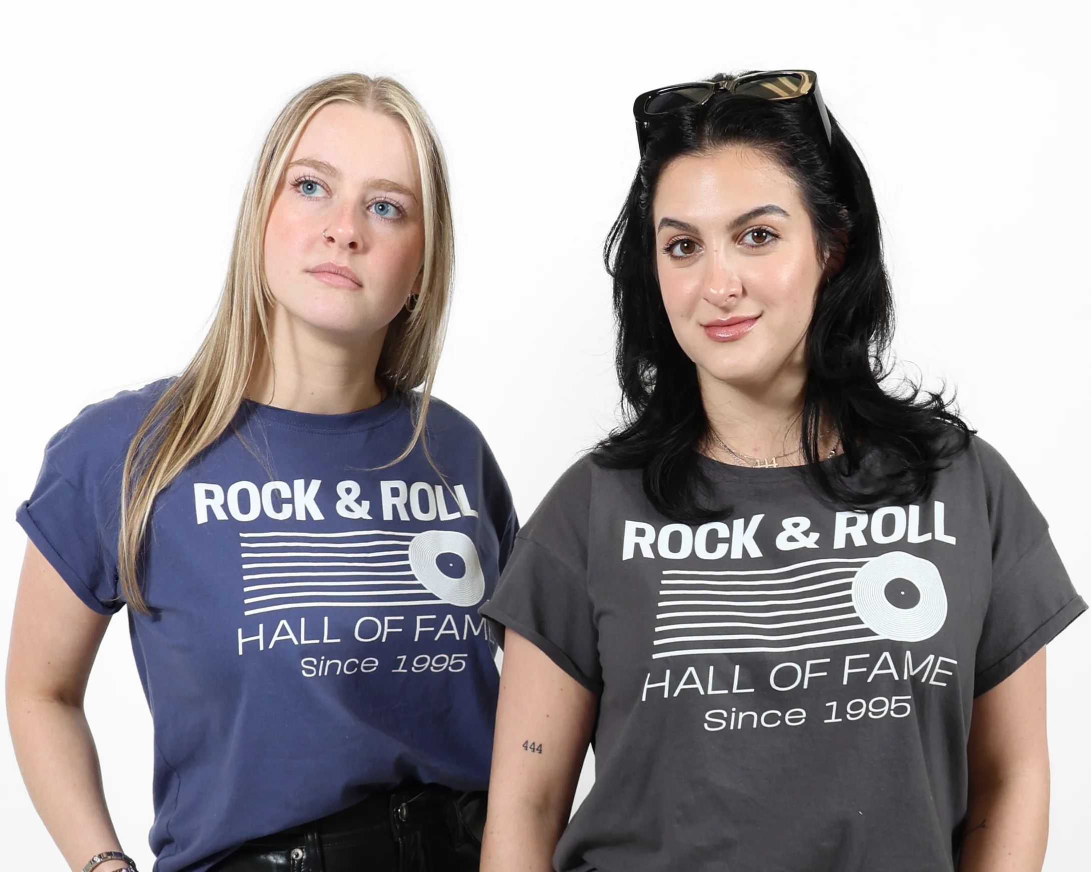 ROCK HALL RETRO RECORD FITTED ONYX T-SHIRT - Image 2