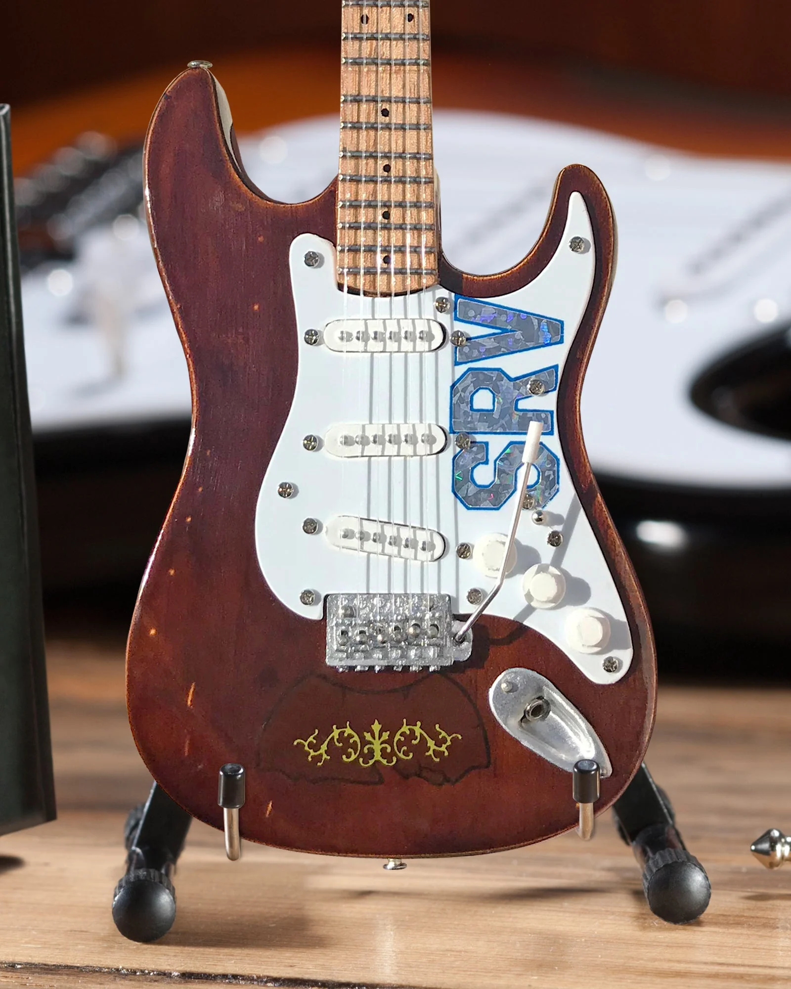 STEVIE RAY VAUGHAN - SRV SIGNATURE FENDER - SET OF 2 MINI GUITARS - Image 2