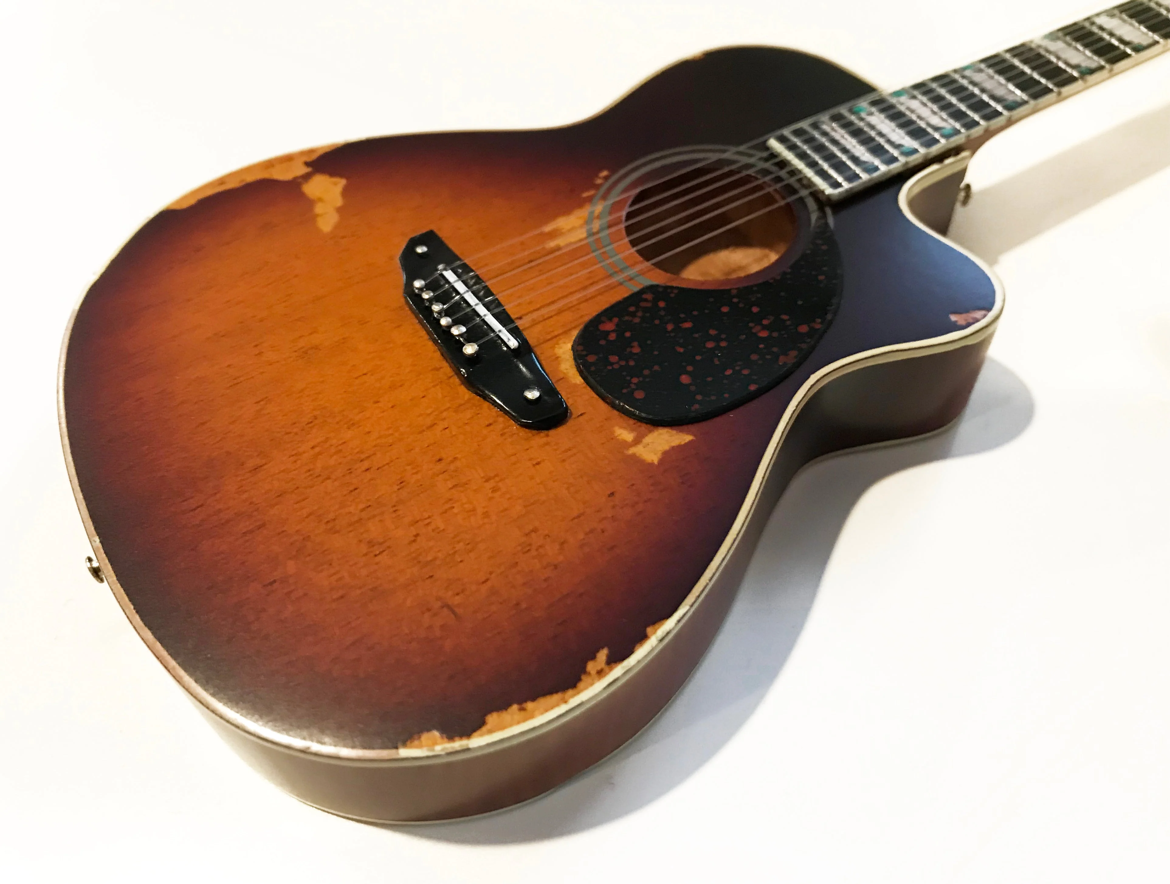 TOBY KEITH - SIGNATURE SUNBURST - MINI ACOUSTIC GUITAR - Image 6